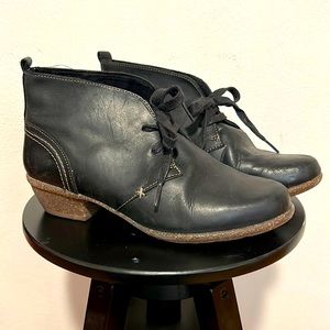Clark’s Artisan Leather Boots 8 Wide Black